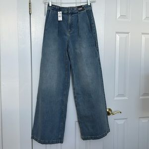 *NWT* Excellent Condition, Relaxed Wide Leg, Super High Rise, Express Jeans,Sz.4